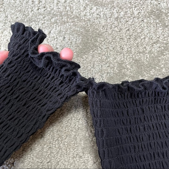 💚SOLD💚 EUC Women's Dolls Kill Cropped Off The Shoulder Top size Medium - Picture 4 of 8